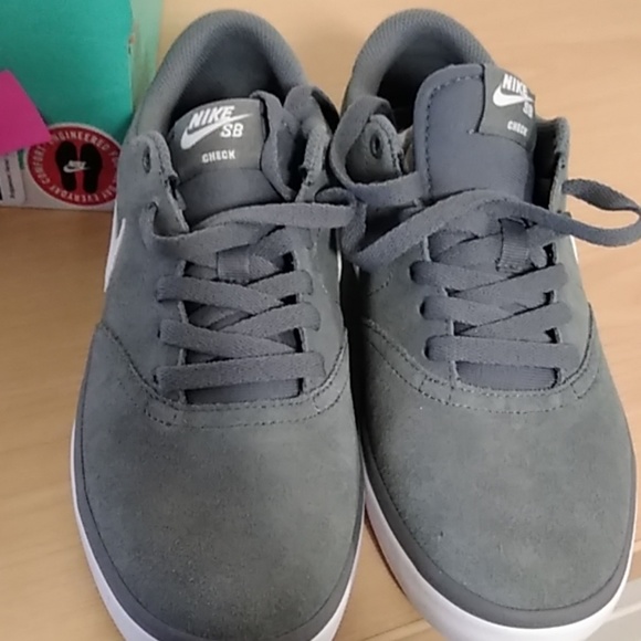 New  Nike sb check solar Size 7 - Picture 8 of 8